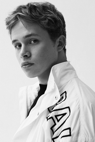 Леон Кемстач