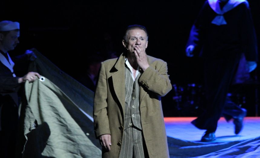 Театр ермоловой пер гюнт. Адлер театр ермоловой. Театр ермоловой демон 6 июля 2022. Комната адлера театр ермоловой. Адлер театр ермоловой.