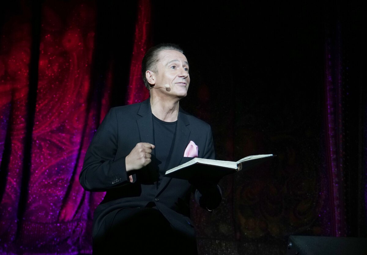 Олег Меньшиков. Спектакль‑интервью